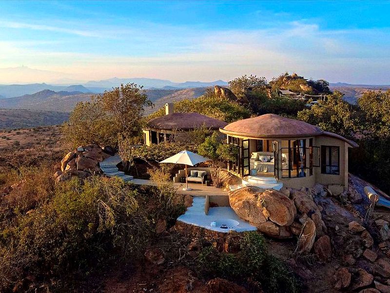 You are currently viewing Elopement Wedding in Kenya: Dining Under the Stars on a Lugga in Laikipia
