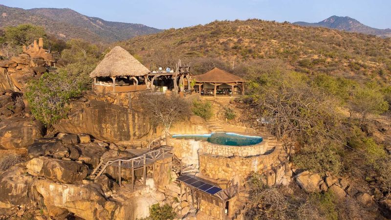 You are currently viewing Elopement Wedding in Kenya: A Dining Experience Under the Stars on a Lugga in Laikipia