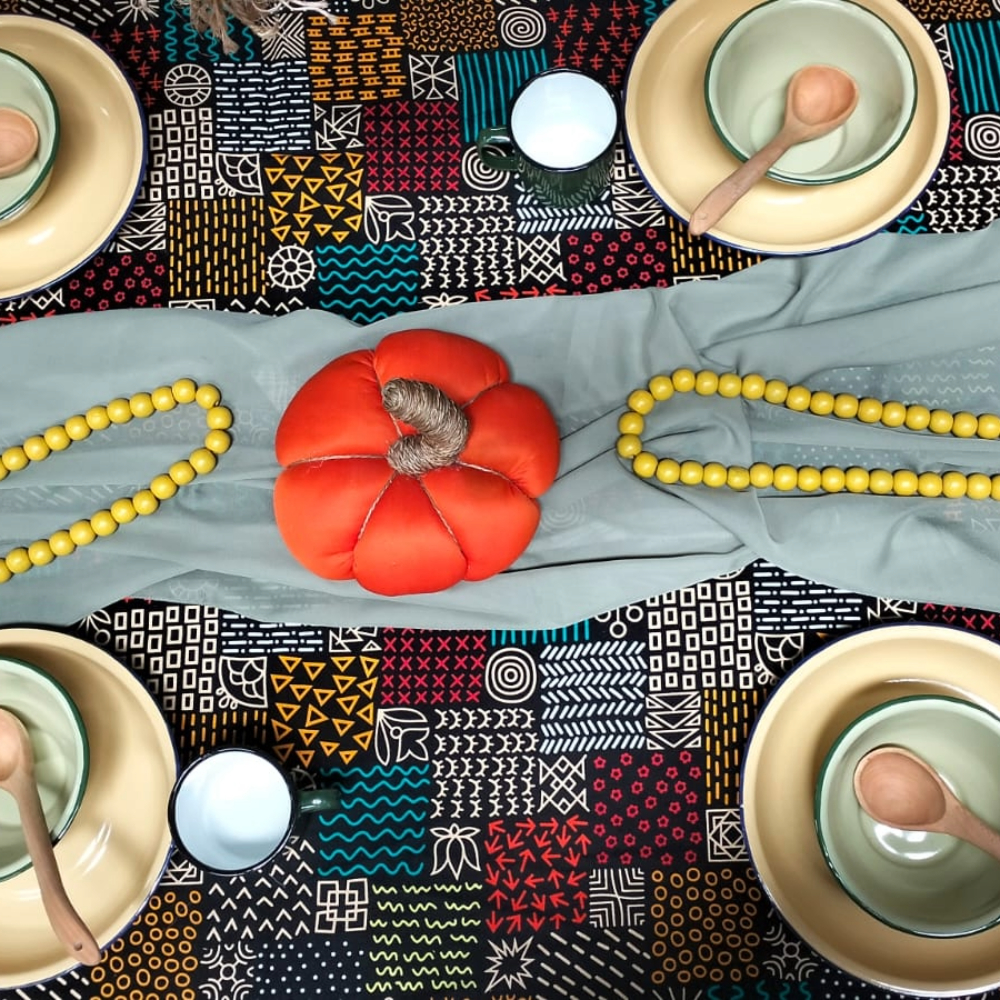 Kenya themed table decorations